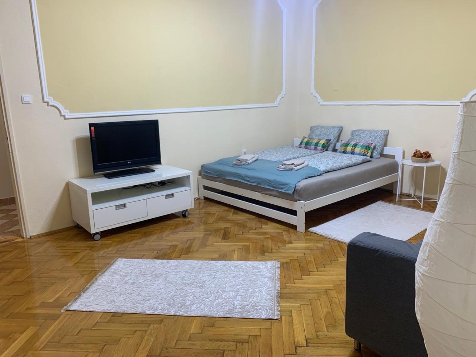Cozy & Quiet Retro Style * Budapešť
