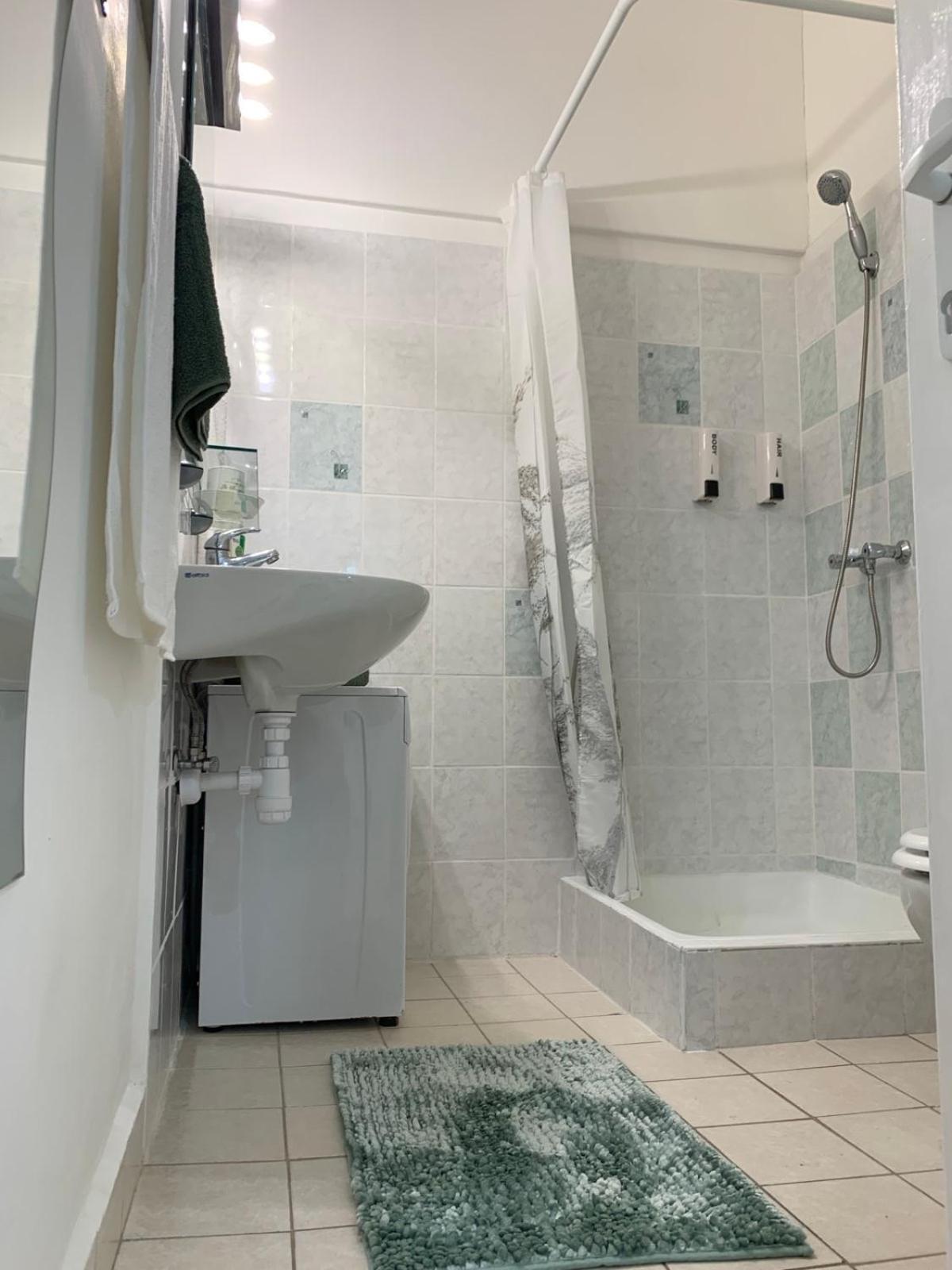 Cozy & Quiet Retro Style Apartment Budapest
