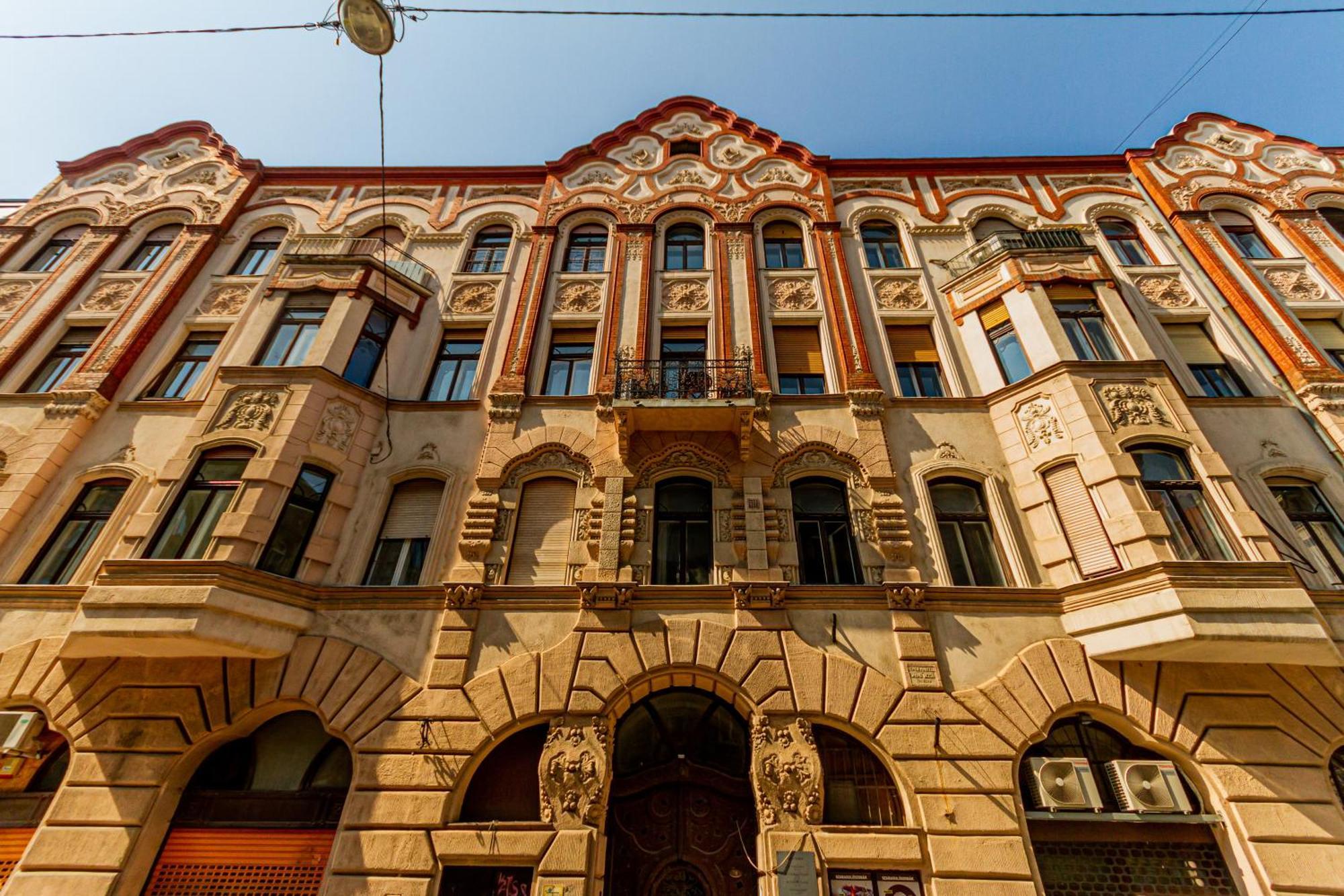 Cozy & Quiet Retro Style * Budapest